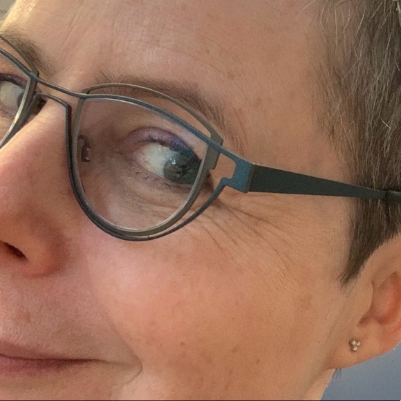 Meet your Posher, Danielle - Picture 1 of 1